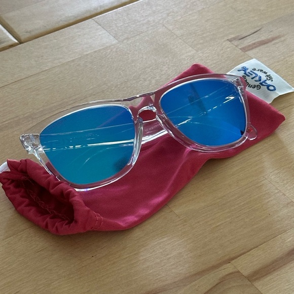 🌊🌊 Oakley Prizm Sapphire Lens Eyewear - Picture 2 of 7